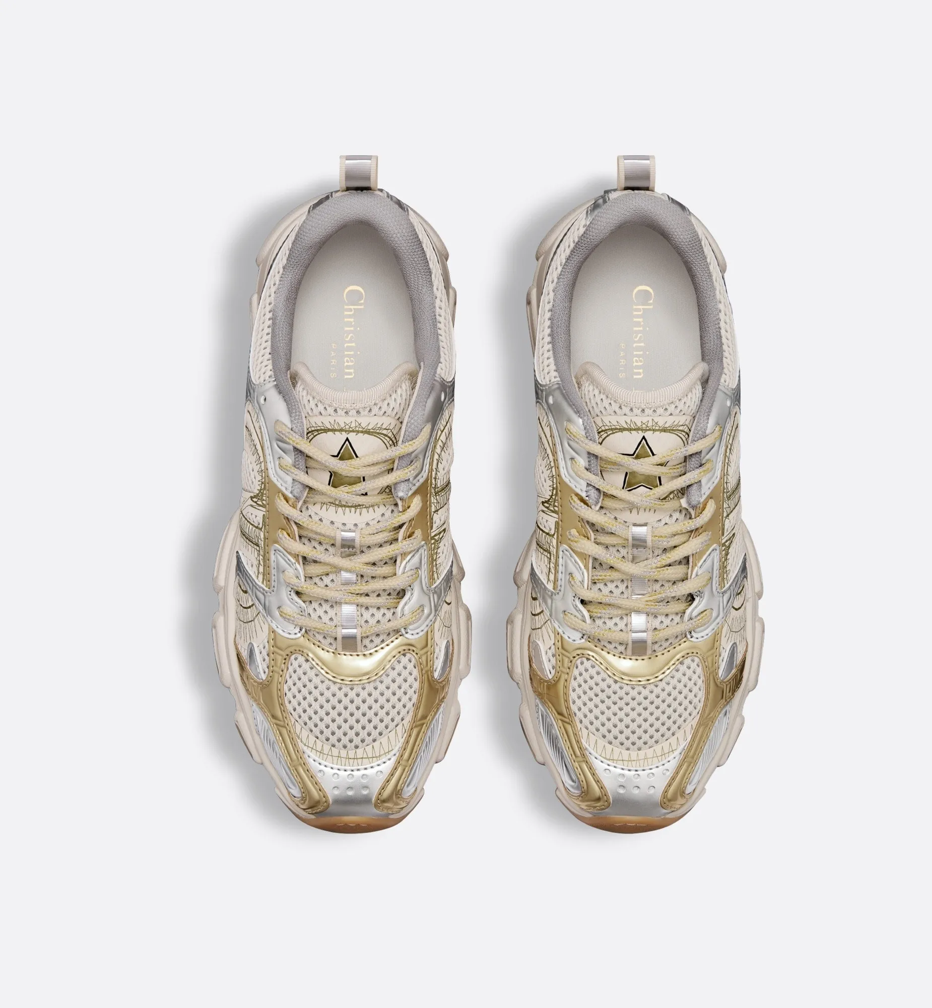 👟👟Ex-factory price 560👟👟 Dior Casual Sports Shoes Dad Shoes This new Dior Chrono sports shoe autumn ready-to-wear series reinterprets running shoes with Dior's high-end style. White and black mesh fabric with leather-effect panels, CD logo on the sides, star patch on the tongue and Dior logo on the heel, many details highlight the style. Using two-color laces, lightweight soles with star decoration, it can create a casual look all year round ▪️Size: 35-40